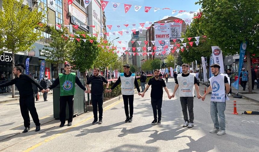 Çorum’da 1 Mayıs Coşkusu: Kutlamalar Halaylarla Başladı