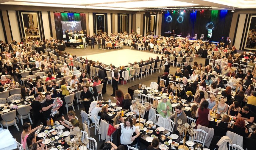 Ebeler ve Hemşirelere Coşkulu Gece