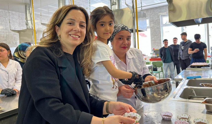 Hitit Üniversitesi'nde "Nesillerin Tatlı Buluşması": Büyükanneler Ve Torunlar Aynı Mutfakta