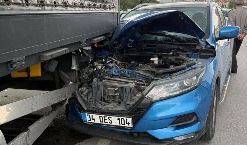 Otomobil TIR’a Ok Gibi Saplandı: 1 Yaralı
