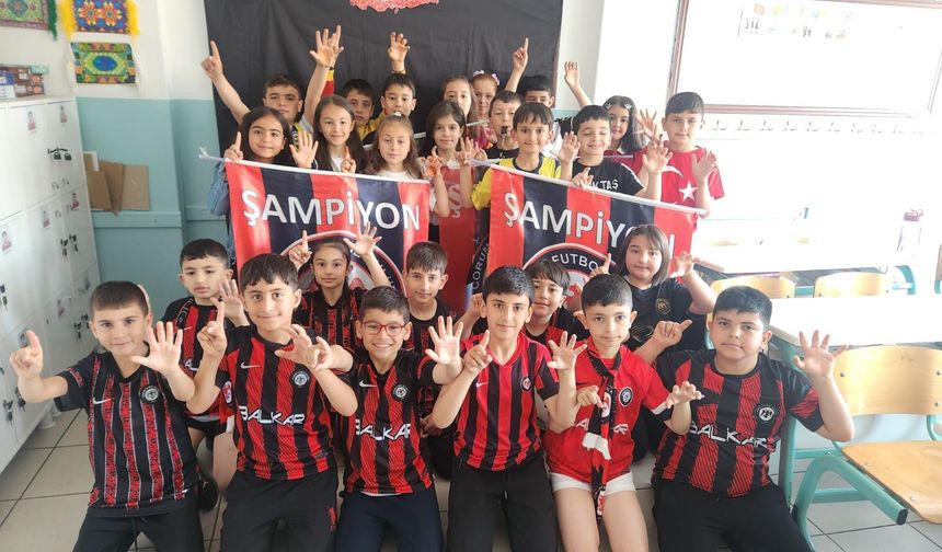 Çorum FK Coşkusu Okullara Taştı: Minik Taraftarlar Şampiyonluğu Kutladı