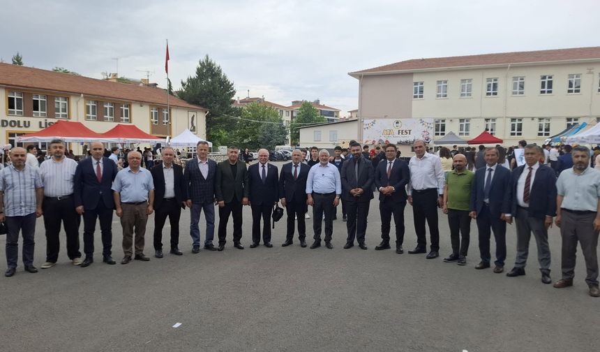 Atatürk Anadolu Lisesi’nde Dayanışma Kermesine Yoğun İlgi