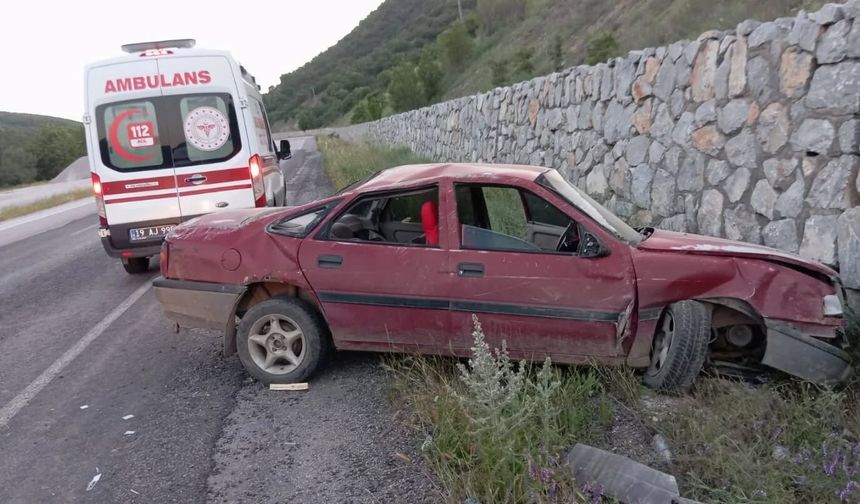 Kontrolden Çıkan Otomobil İstinat Duvarına Çarptı: 2 Yaralı