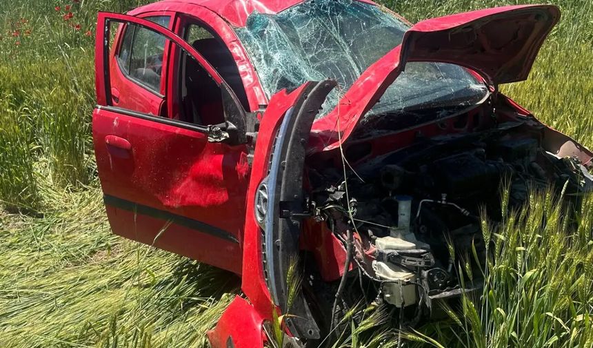 Tarlaya Uçan Otomobilde Can Pazarı