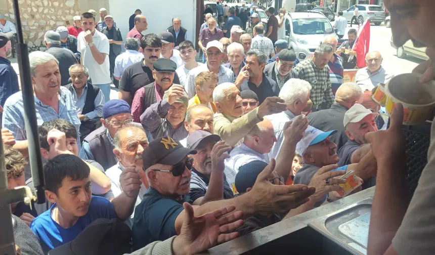 Alaca Belediyesi'nden Vatandaşlara Aşure İkramı