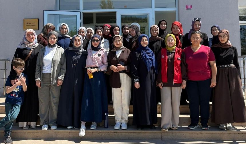 Bayatlı Gençler "Gazze'ye Umut Mektupları" Kampı İçin Ankara'ya Uğurlandı