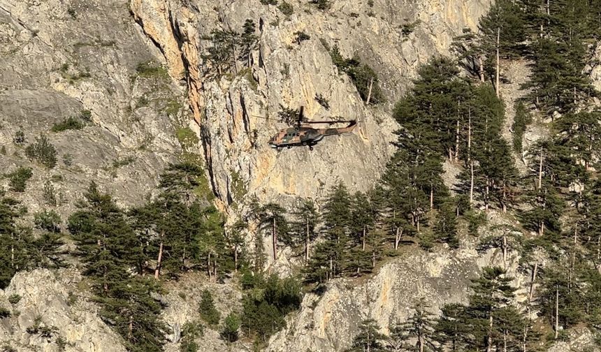 Dağda Kaybolan Vatandaş İçin Helikopterli Kurtarma Operasyonu