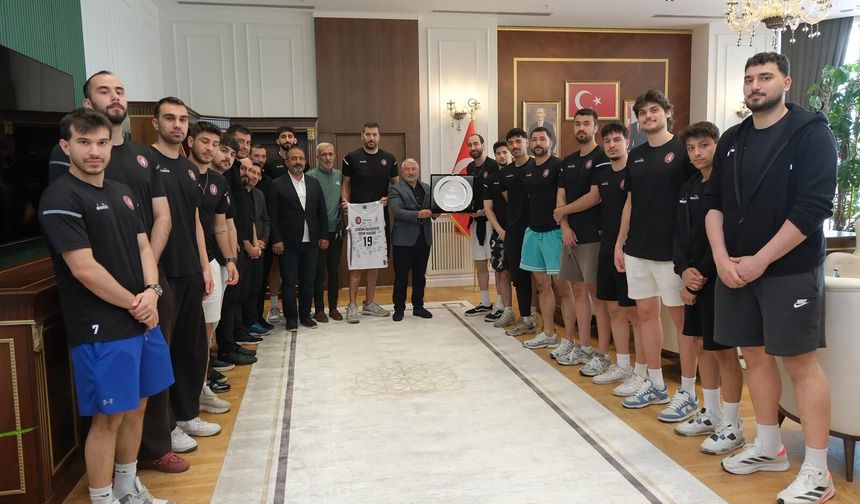 Çorum Belediyesi Basketbol Takımından Başkan Aşgın’a Ziyaret
