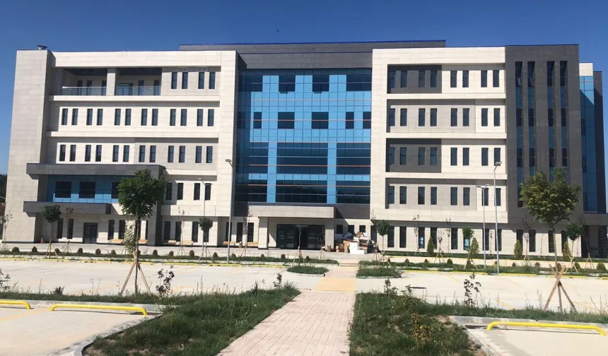 Periodontoloji Uzmanı Elif Yücel Hasta Kabulüne Başladı