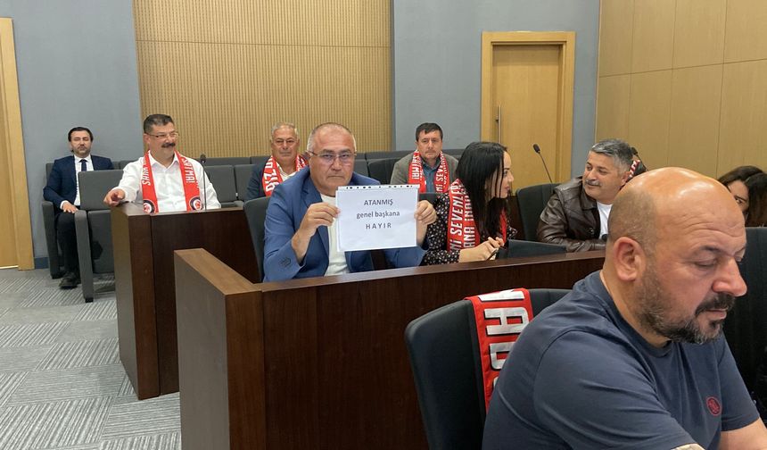 CHP’li Özbal’dan Mecliste Dikkat Çeken Protesto
