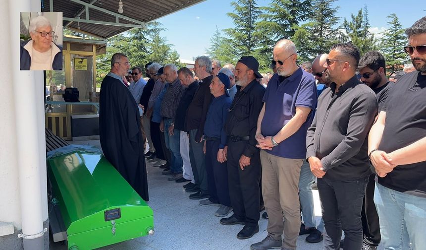 Avukat Teoman Şahin'in Annesi Toprağa Verildi