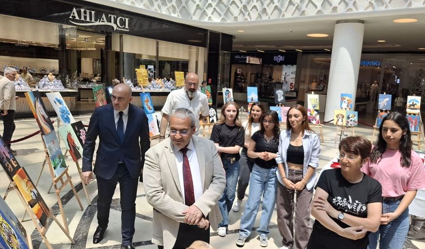 Eti Anadolu Lisesi’nden 60. Yıla Yakışan Resim Sergisi