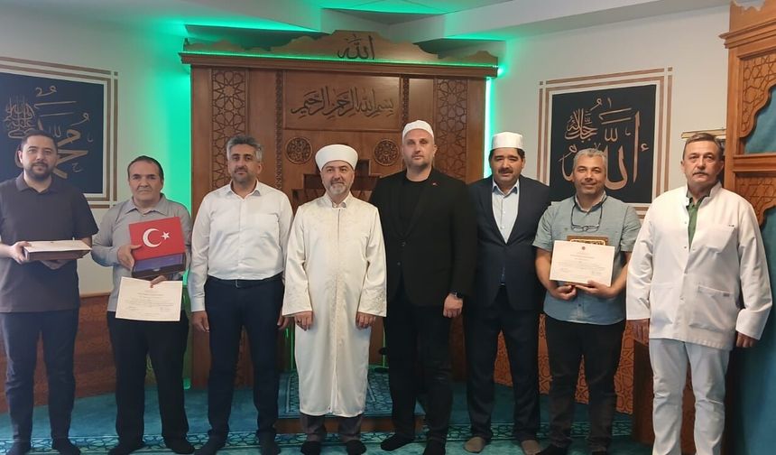 Kur'an Öğrenen Hastane Personellerine Katılım Belgesi Verildi