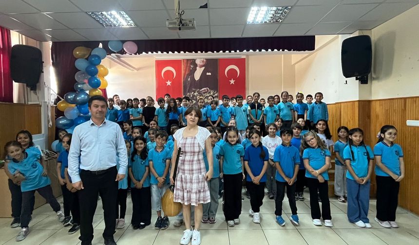 Miniklerden İngilizce ve Türkçe Şarkılarla Muhteşem Final