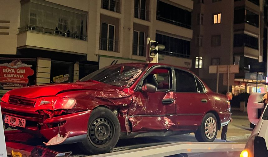 Kırmızı Işıkta Zincirleme Kaza: 2 Yaralı