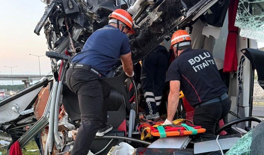 Yolcu Otobüsü Kaza Yaptı! 5'i Ağır 15 Yaralı