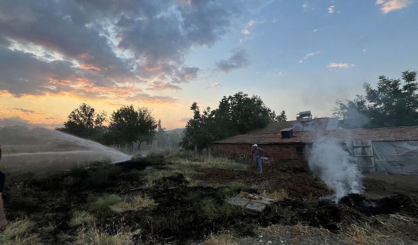 Otluk Alanda Yangın! Ahıra Sıçramadan Söndürüldü