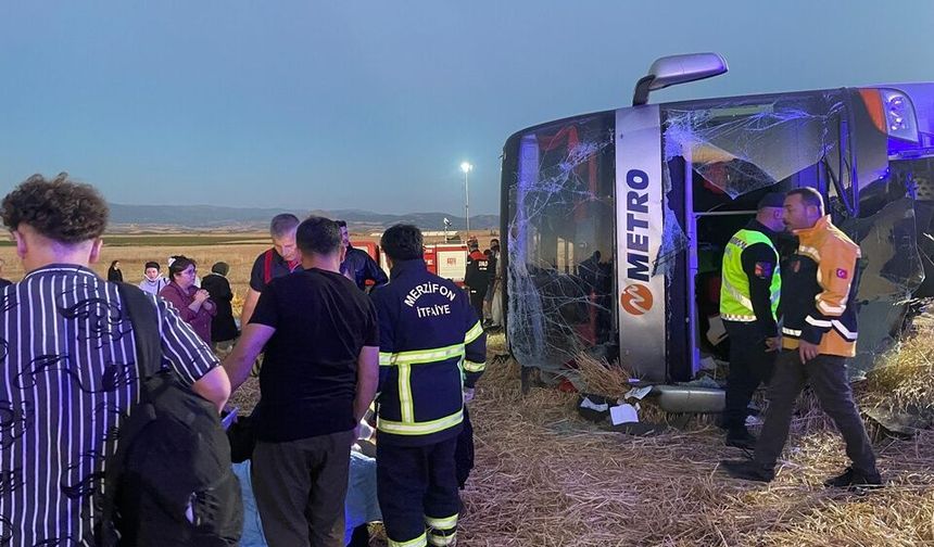 Yolcu Otobüsü Devrildi: 46 Yaralı