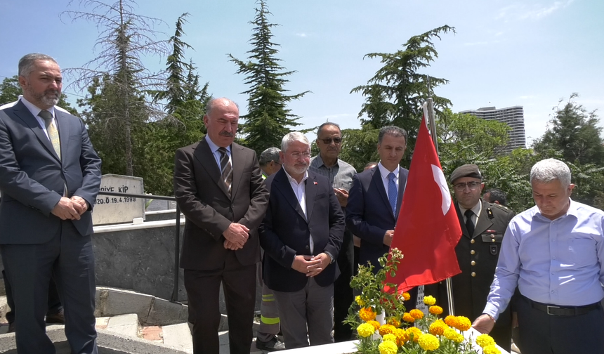 15 Temmuz Şehitleri Kabirleri Başında Dualarla Anıldı