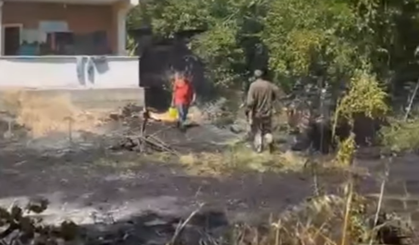 Bir Anda Dumanlar Yükseldi! Cenazedekiler Yangına Koştu