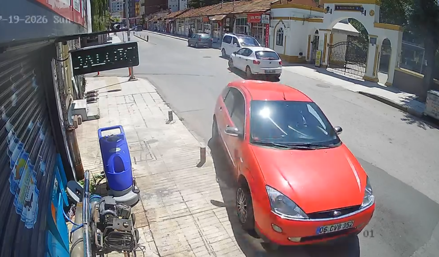 Dubalar Olası Faciayı Önledi! Otomobil İş Yerine Dalmaktan Son Anda Kurtuldu