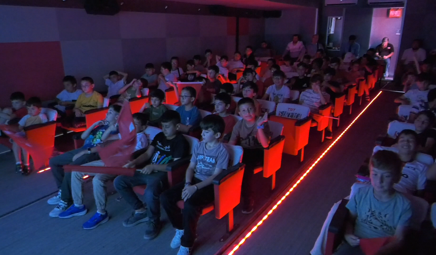 TRT Sinema Tırı Çorum'da Çocukları Beyaz Perdeyle Buluşturdu