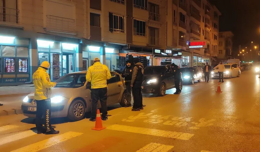Çorum Polisinden Aranan Şahıslara Operasyon! 17 Kişi Yakalandı