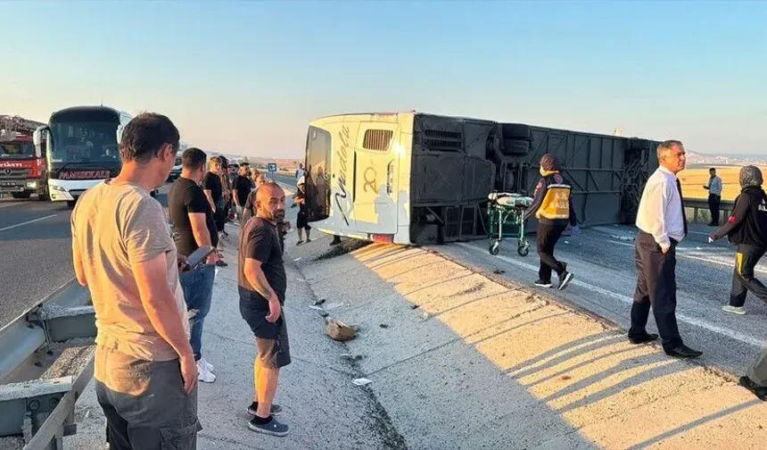 Yolcu Otobüsü Devrildi: 31 Yaralı