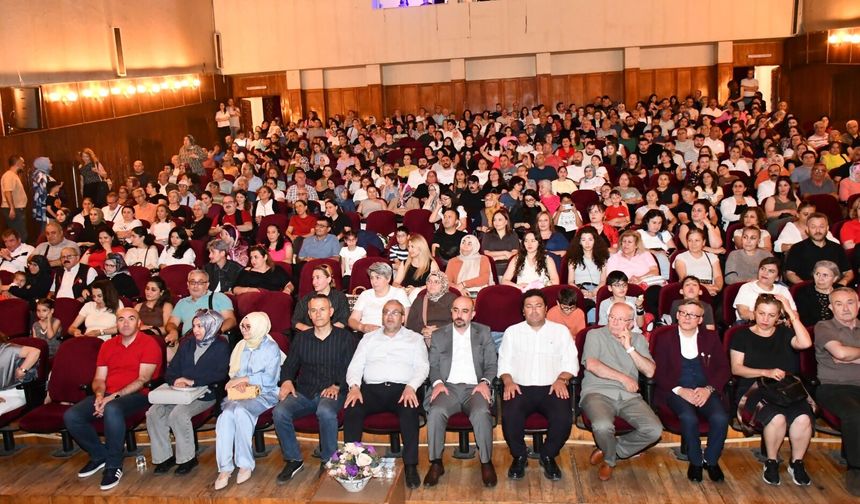 "Türkülerle Anadolu" Konseri Çorum'da Büyük İlgi Gördü! Salon Tıklım Tıklım Doldu
