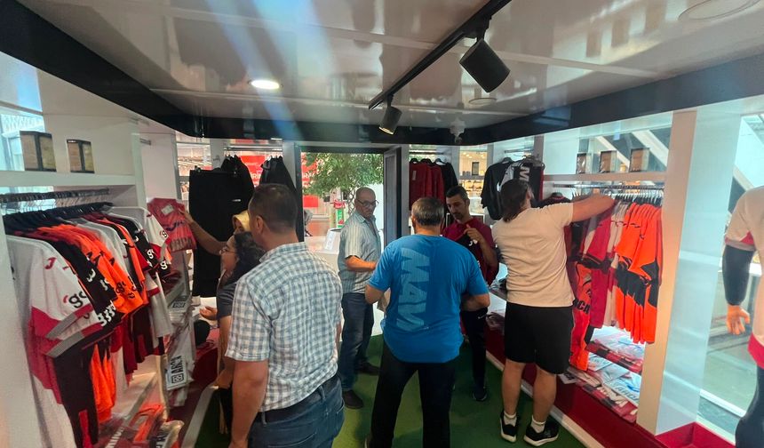 Arca Çorum FK Formaları Satışta! Taraftarlar Mağazaya Akın Etti