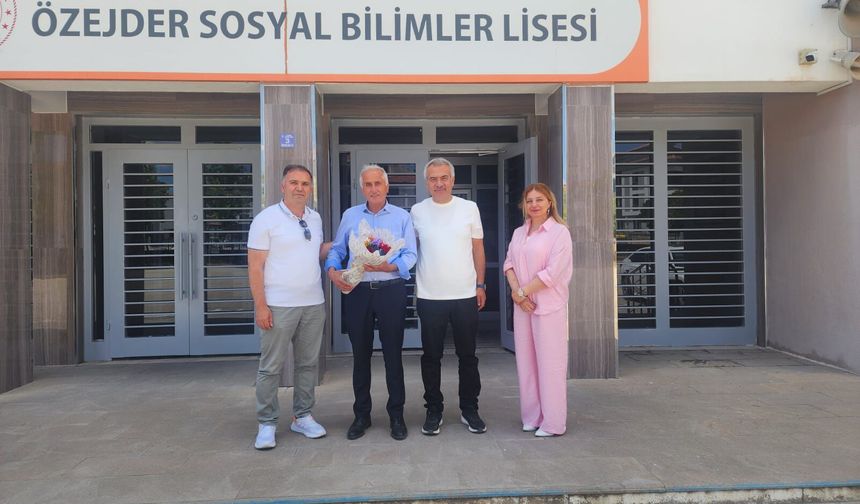 Özejder Sosyal Bilimler Lisesi'nde Vefa Ve Bayrak Değişimi