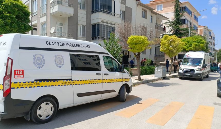 Evde Canına Kıydı