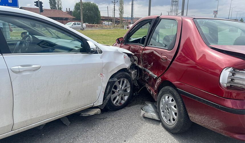 Eski İskilip Kavşağı'nda Kaza: 1 Yaralı