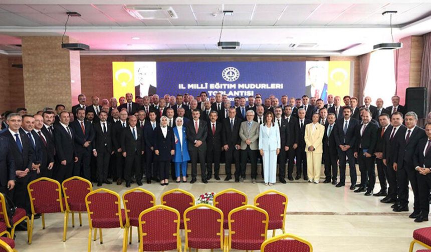 Bakan Tekin Okul Müdürleriyle Bir Araya Geldi