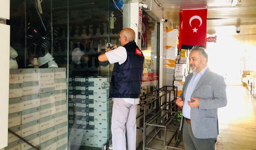 Arastada Kepenkleri Dualarla Açtılar