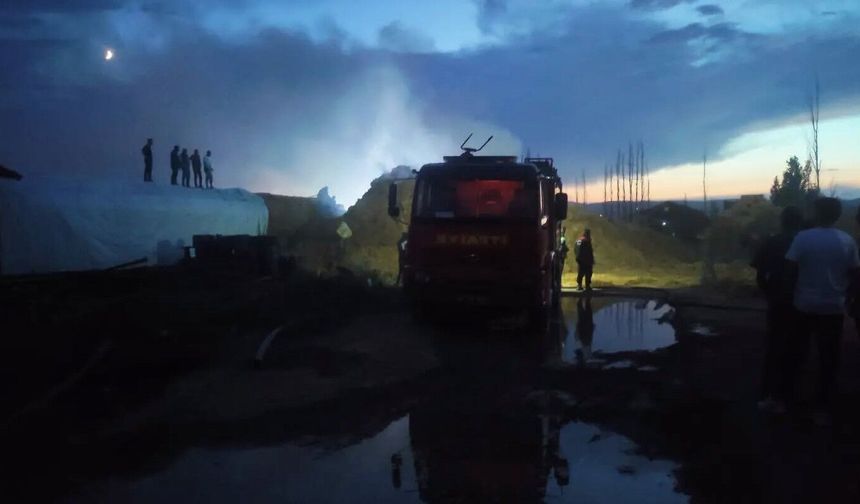 Celilkırı Köyü’nde Balya Yığınları Alevlere Teslim Oldu