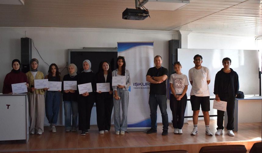İŞKUR Gençlere CV Hazırlamayı Öğretti