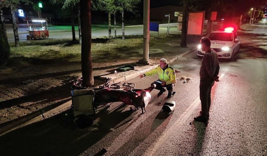 Kaldırıma Çarpan Motorlu Kurye Ağır Yaralandı
