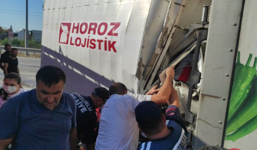 Feci Kaza! Kamyon TIR’la Çarpıştı: 1 Ölü, 1 Yaralı