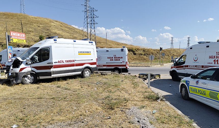 Çorum'da Ambulans İle Pikabın Çarpışması Sonucu 5 Kişi Yaralandı