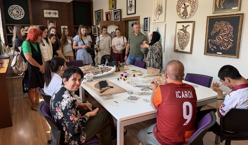 Erasmus Öğrencileri, Engelli Eğitim Merkezi’ni Ziyaret Etti