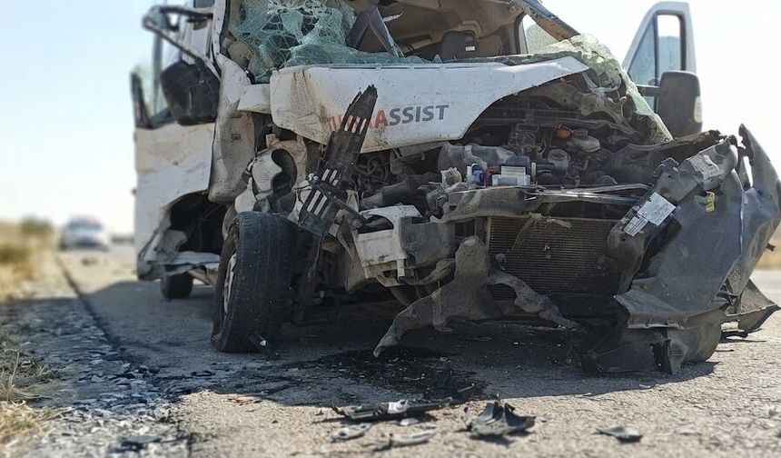 Mercimek Yüklü Traktöre Arkadan Çarptı