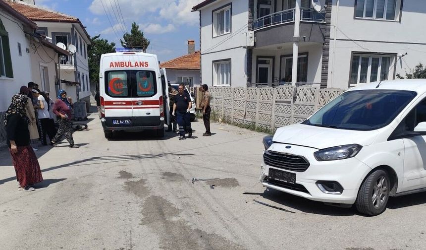 Motosiklet ile Otomobil Çarpıştı: 1 Yaralı
