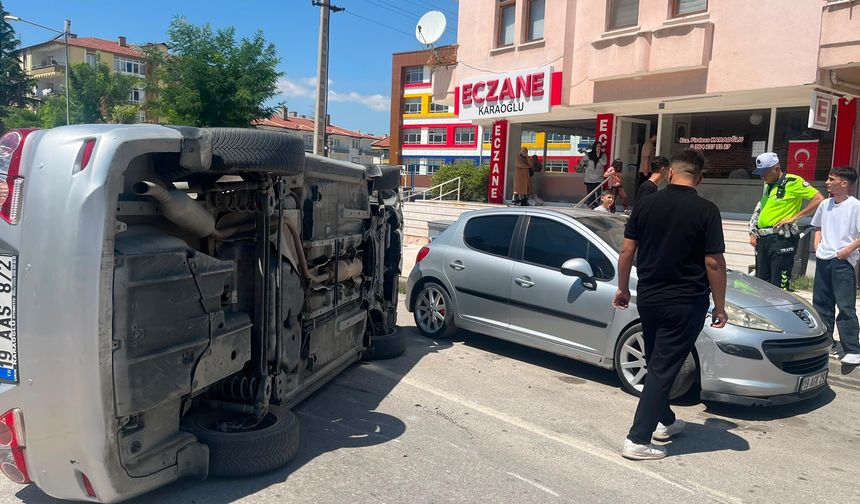 Park Halindeki Otomobile Çarpıp Devrildi!