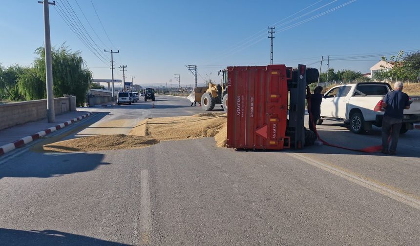 Çeki Demiri Koptu, Römork Devrildi!
