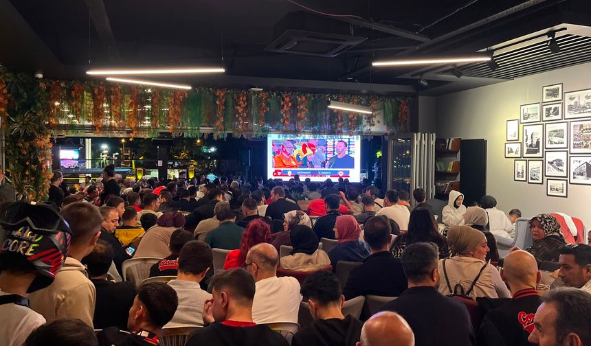 Çorum’da Süper Lig Keyfi! Vatandaşlar Maçın Başlamasını Bekliyor