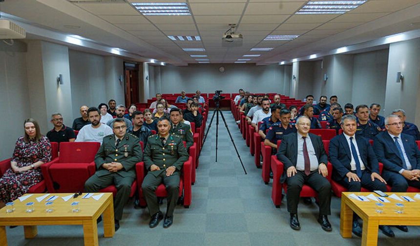 30 Ağustos Zaferi, Cepheden Diplomasiye Uzanan Boyutlarıyla Ele Alındı