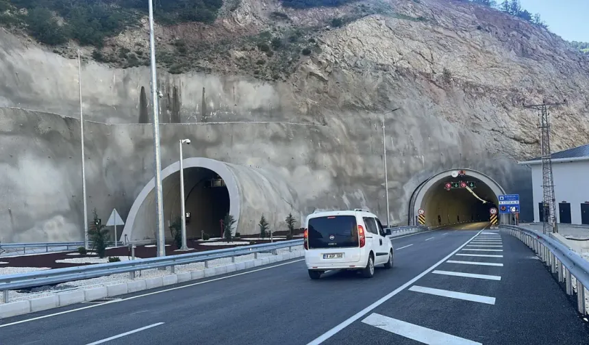 Açılalı Henüz 5 Ay Olmuştu Kırkdilim Tünelinin Birisi Kapatıldı