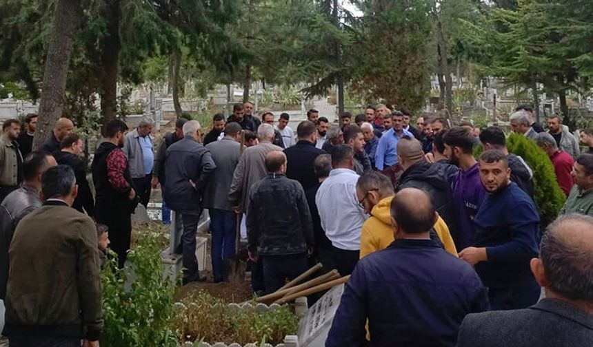 Tribünlerin sevilen ismi babasını kaybetti