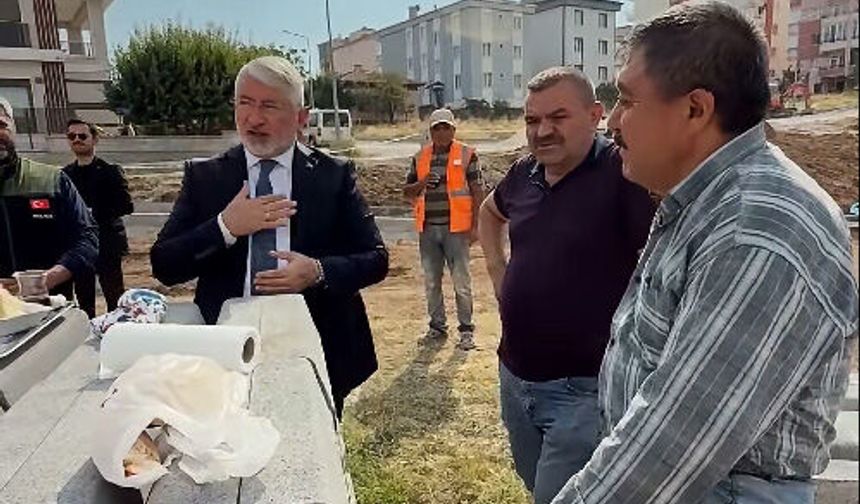 Başkan park denetlerken mahallelinin yanıç ikramına hayır diyemedi